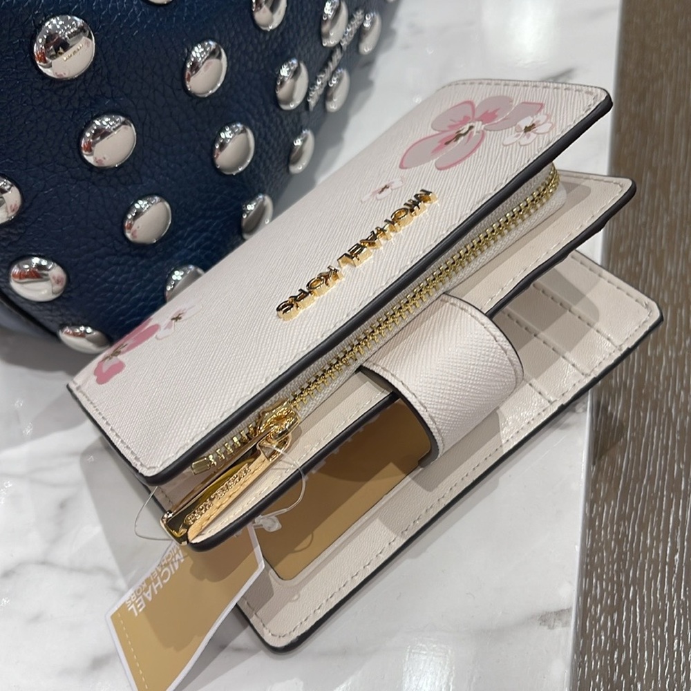 Michael Kors Jet Set Medium Floral Embellished Signature Logo Bi-Fold Wallet NWT - Picture 5 of 16